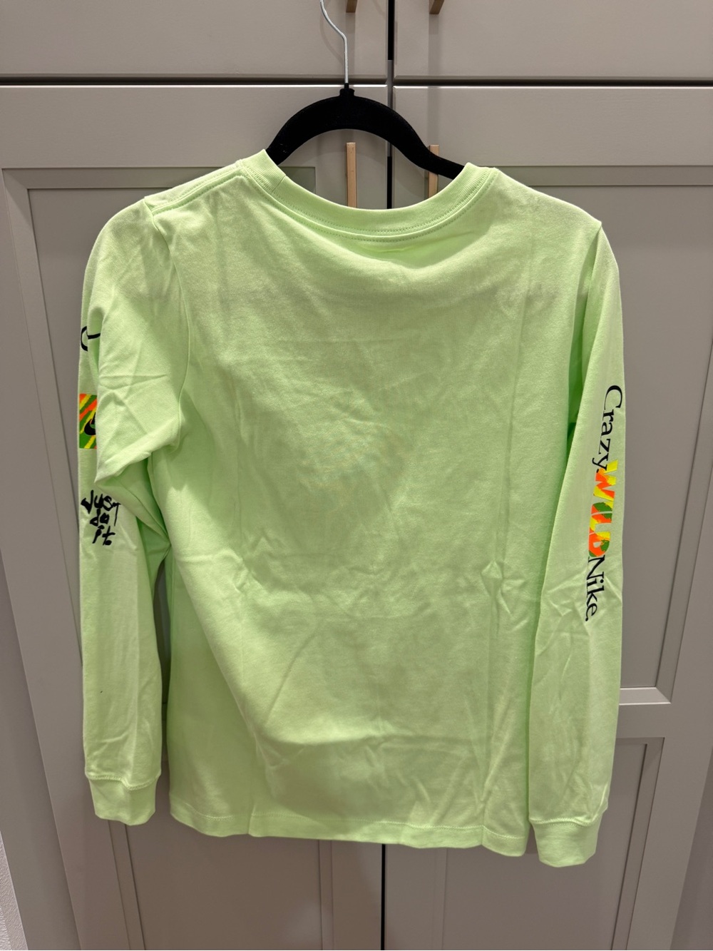 Nike Wild boy’s Long-Sleeve T-Shirt - Neon Green - Picture 4 of 7